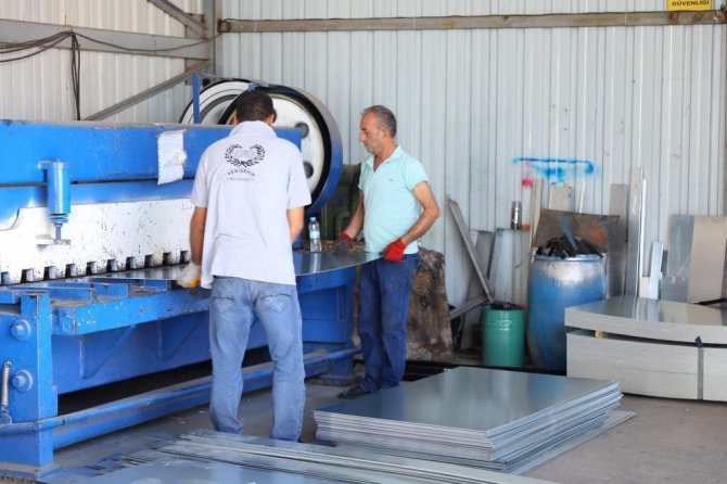 Yenişehir’de Gece, Gündüz Temizlik Devam Ediyor