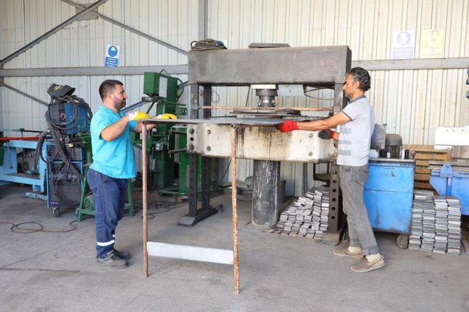 Yenişehir’de Gece, Gündüz Temizlik Devam Ediyor