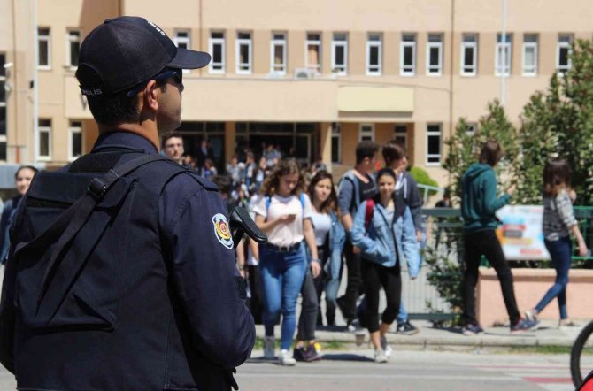 Ekipler Okul Önleri Ve Çevresinde Görevlendirilecek