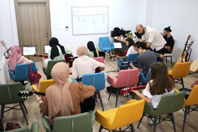 Elazığ Belediyesinin Enstrüman Kurslarına Yoğun İlgi