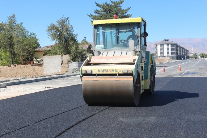Yol Yenileme Çalışmaları Devam Ediyor
