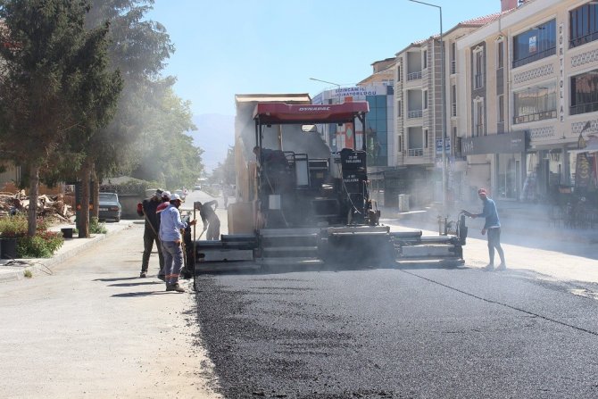 Yol Yenileme Çalışmaları Devam Ediyor