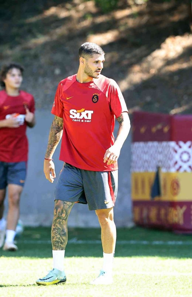 Galatasaray’da Yeni Futbolcular İlk Antrenmanına Çıktı