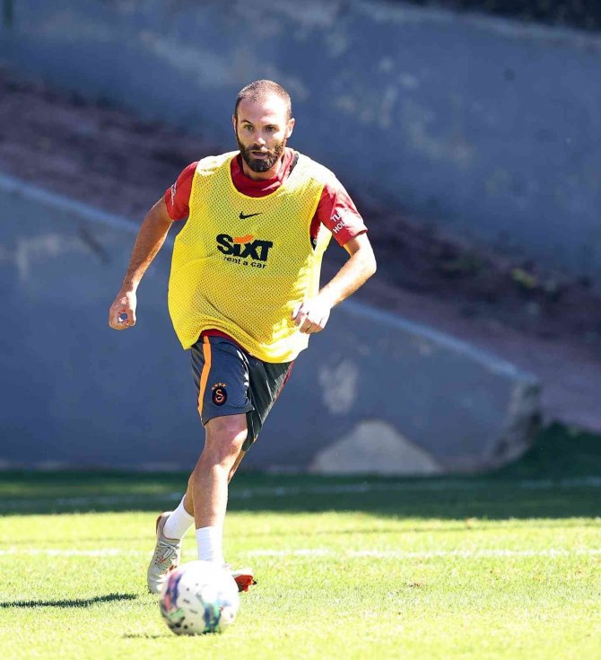 Galatasaray’da Yeni Futbolcular İlk Antrenmanına Çıktı