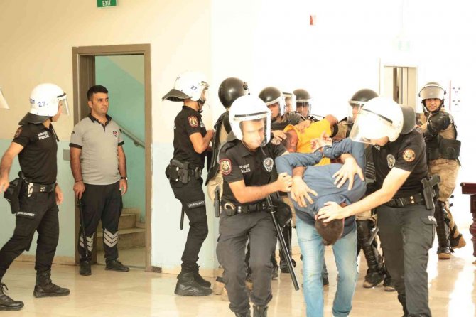 Geri Gönderme Merkezinde Müdahale Tatbikatı Gerçeğini Aratmadı