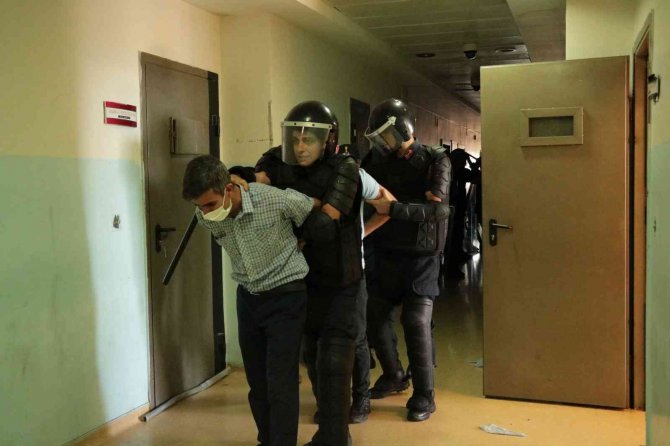 Geri Gönderme Merkezinde Müdahale Tatbikatı Gerçeğini Aratmadı