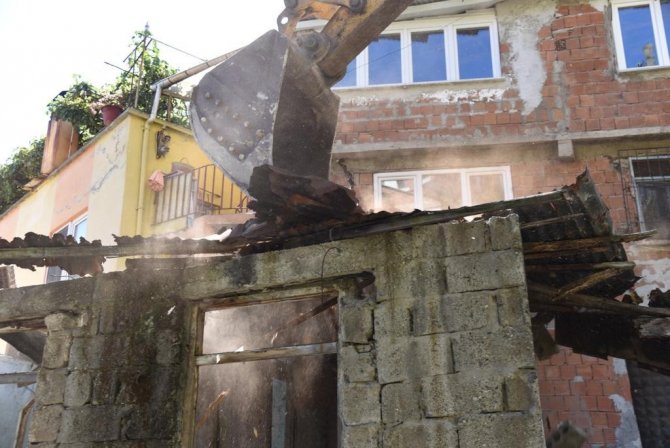 Giresun’da Metruk Binalar Yıkılıyor