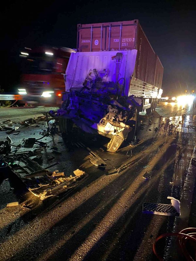 Isparta’da İki Tır Çarpıştı: 2 Ölü