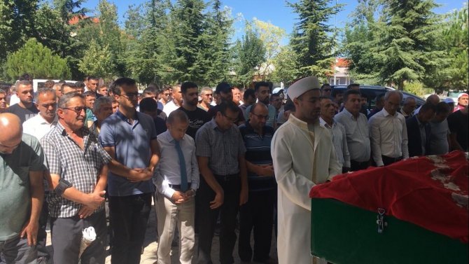 Tır Kazasında Hayatını Kaybeden 15 Yaşındaki Çocuk Gözyaşları Arasında Toprağa Verildi
