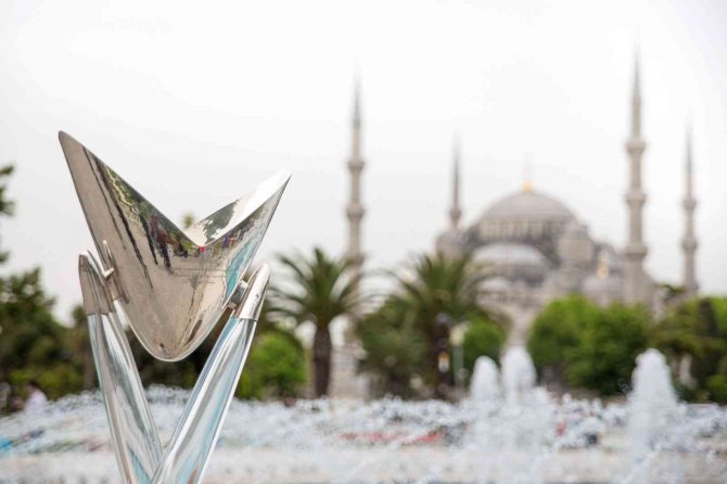 Bosphorus Cup’ın Can Yalman Tasarımı Kupası Yeni Sahibi İçin Geri Sayımda