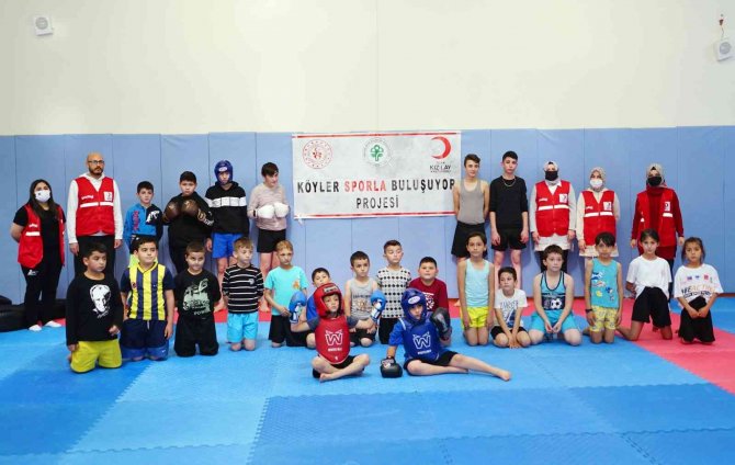 Bu Proje Köydeki Çocukları Sporla Tanıştırıyor
