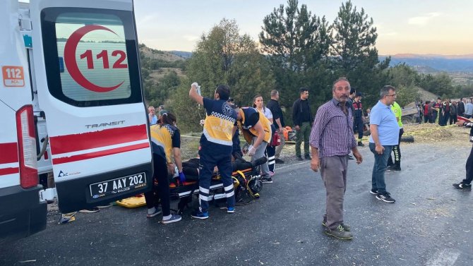 Kastamonu’da Yolcu Otobüsü İle Traktör Çarpıştı: Ölü Ve Yaralılar Var