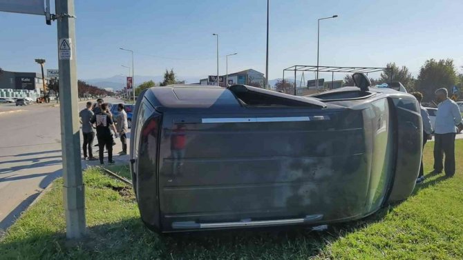 Kazada Aracını Hurdaya Çeviren Personeline Tepki Gösterdi