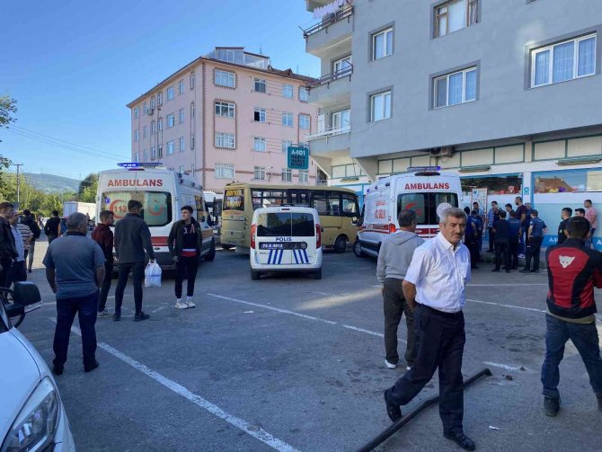 İ̇ki Gün Önce Tahliye Oldu, Boşanmak İstediği Eşini Çocuğunun Gözleri Önünde Öldürdü