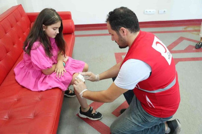 Kızılay İlk Yardım Kahramanları Yetiştiriyor