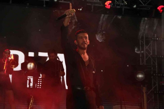 Ünlü Rapçi Gazapizm, Sevilen Parçalarıyla Kocaeli’yi Salladı