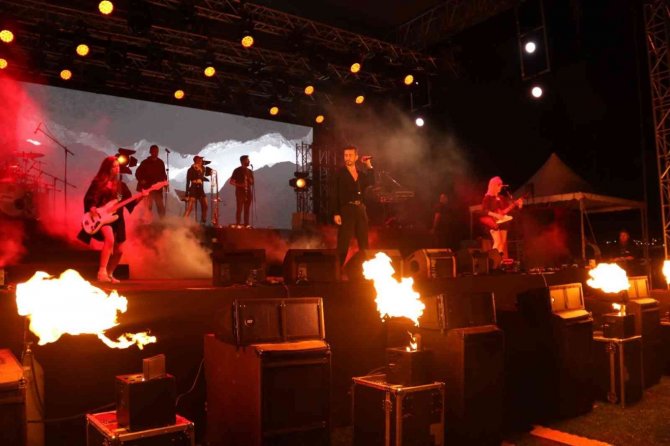 Ünlü Rapçi Gazapizm, Sevilen Parçalarıyla Kocaeli’yi Salladı