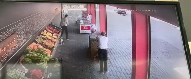 Kocaeli Akıllara Durgunluk Veren Olay: Kendini Aracın Önüne Attı