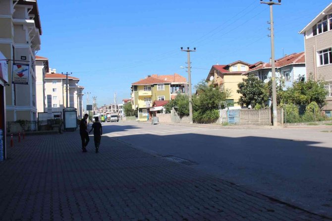 Kocaeli Akıllara Durgunluk Veren Olay: Kendini Aracın Önüne Attı