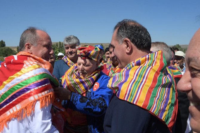 Memleket Partisi Genel Başkanı İ̇nce, Ertuğrul Gazi Türbesi’ni Ziyaret Etti