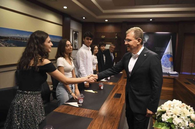 Oberhausen’den Dönen Öğrenciler, Başkan Seçer İle Buluştu