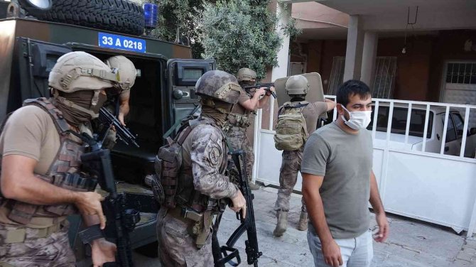Mersin’de 111 Adrese Dev Uyuşturucu Operasyonu