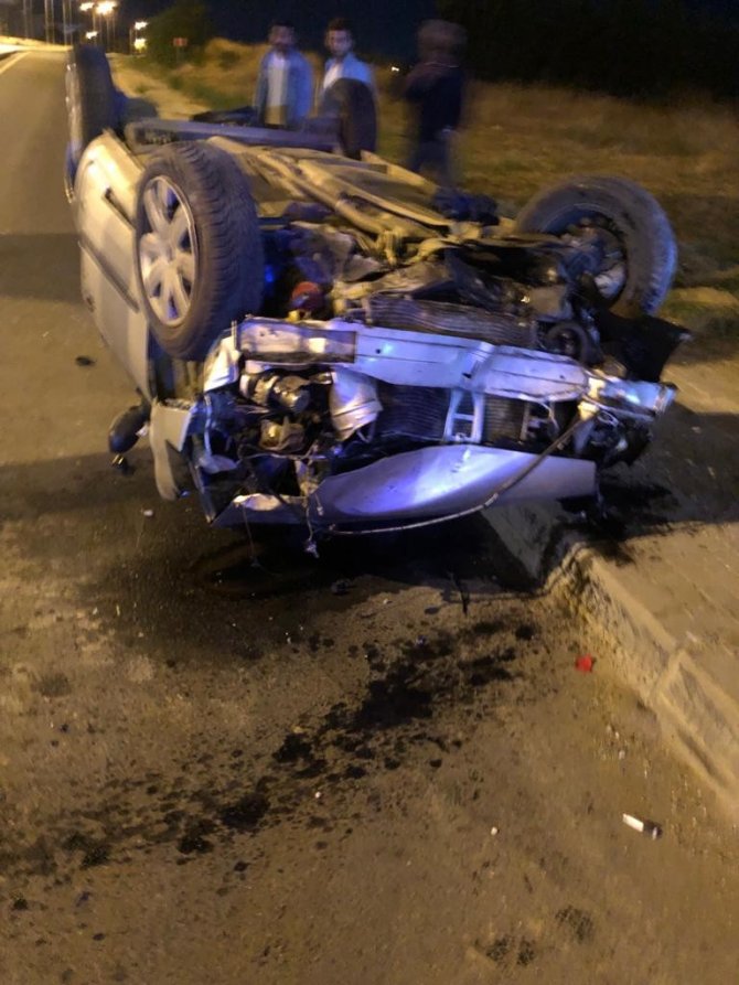 Otomobilin Takla Atması Sonucu 6 Gencin Yaralandığı Kaza Kamerada
