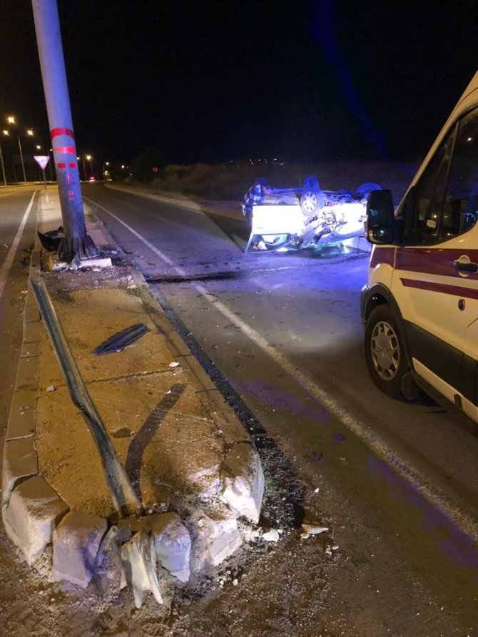 Otomobilin Takla Atması Sonucu 6 Gencin Yaralandığı Kaza Kamerada