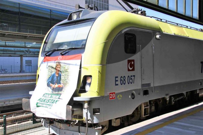 Selin Vurduğu Pakistan İçin ‘4. İ̇yilik Treni’ De Yola Çıktı
