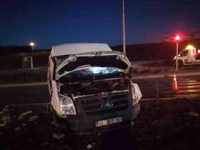 Samsun’da Feci Kaza: Minibüs İle Otomobil Çarpıştı, 26 Kişi Yaralandı