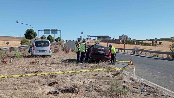 Sivas’ta Hafif Ticari Araç İle Otomobil Kavşakta Çarpıştı: 1 Ölü, 6 Yaralı