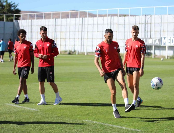Sivasspor, İ̇stanbulspor Maçı Hazırlıklarına Başladı