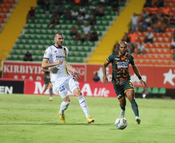 Spor Toto Süper Lig: Corendon Alanyaspor: 0 - Mke Ankaragücü: 0 (İ̇lk Yarı)