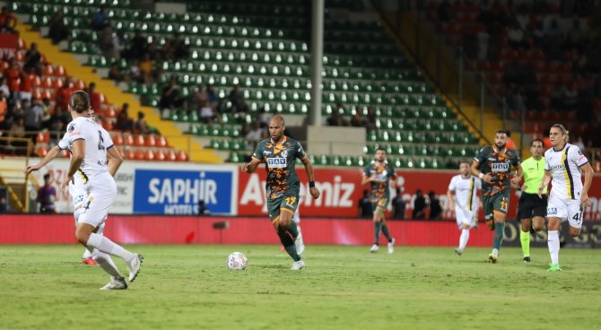 Spor Toto Süper Lig: Corendon Alanyaspor: 0 - Mke Ankaragücü: 0 (İ̇lk Yarı)