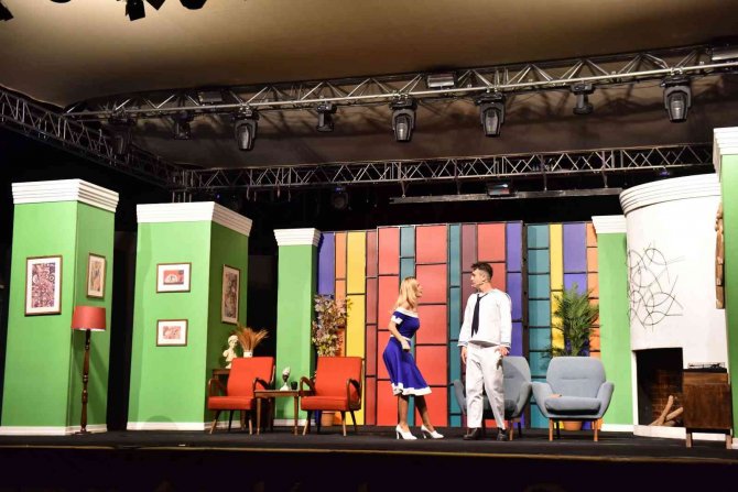 Kuvâ-yi Milliye Meydanında Tiyatro Şenliği