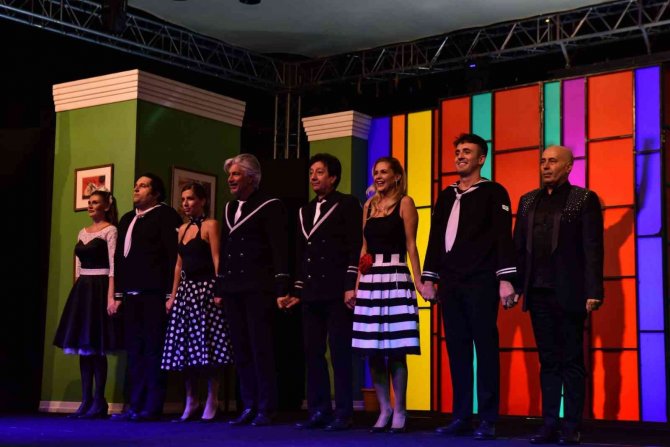 Kuvâ-yi Milliye Meydanında Tiyatro Şenliği