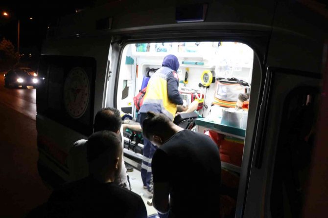 Hafif Ticari Araç Takla Attı: 2 Yaralı