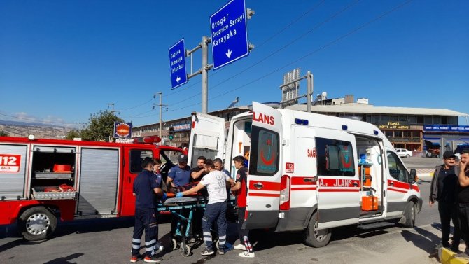 Tokat’ta İki Araç Kavşakta Çarpıştı: 3 Yaralı