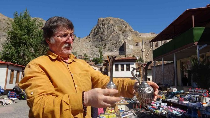 Asırlık Pazarda İkinci El Eşyaya Rağbet