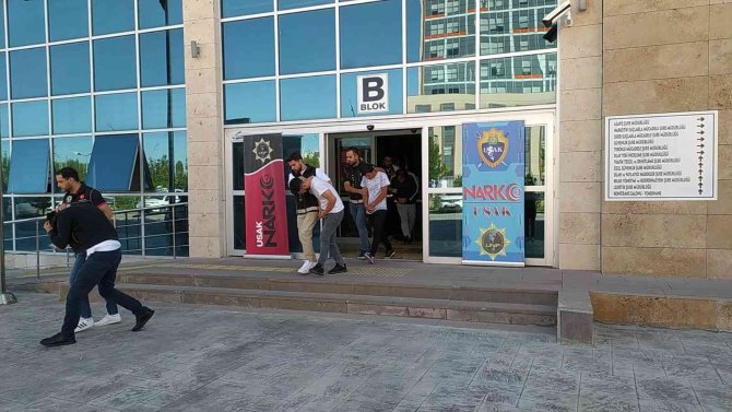 Yüklü Miktarda Uyuşturucu İle Yakalanan 8 Uyuşturucu Tacirinden 3’ü Tutuklandı