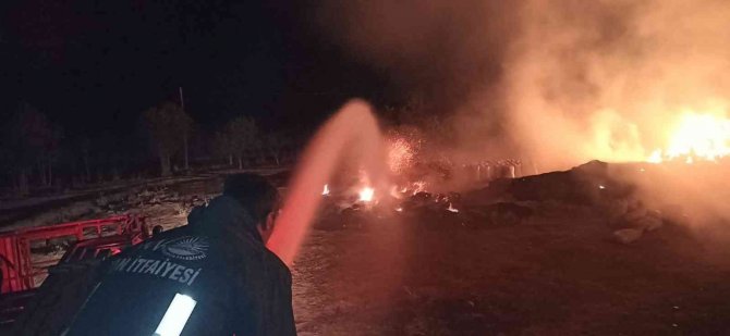 Muradiye’de Ahır Ve Samanlık Kundaklandı