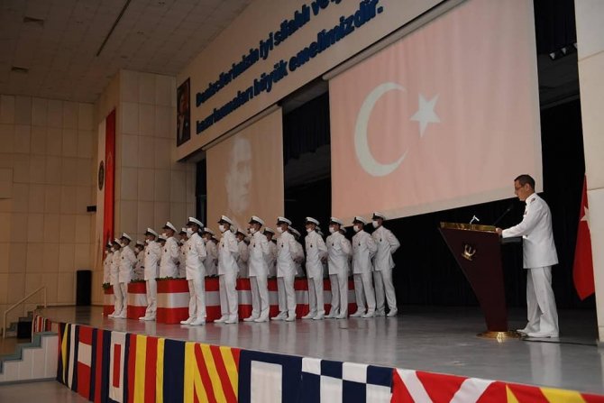 Astsubaylar, Ant İçti