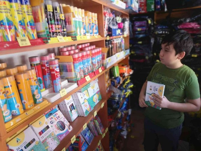 Okulların Açılmasına Günler Kala Kırtasiyelerde Telaş Devam Ediyor