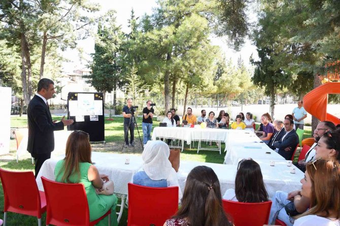 Aile Okulu Projesinde Eğitimler Devam Ediyor