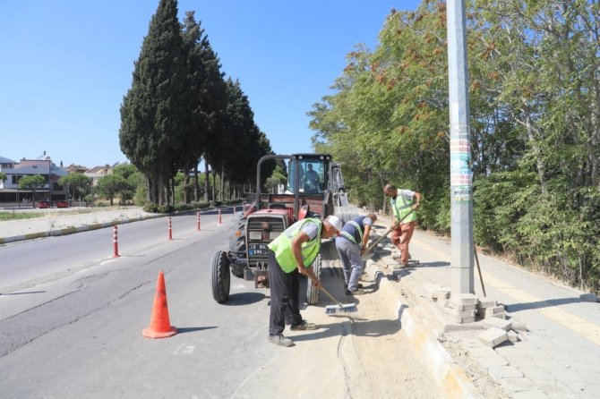Burhaniye’de Yollar Yenileniyor