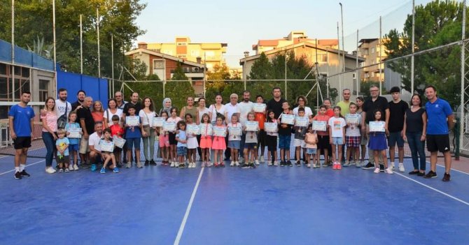 Yunusemre Yaz Tenis Kursu Rekor Katılımla Sona Erdi
