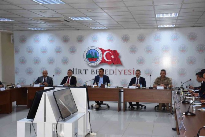 Siirt Valisi Hacıbektaşoğlu Başkanlığında Okul Güvenliği Toplantısı Gerçekleştirildi