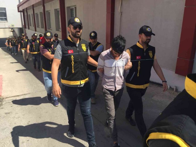Yaklaşık 450 Bin Lira Değerinde Malzeme Çalan 12 Zanlı Yakalandı
