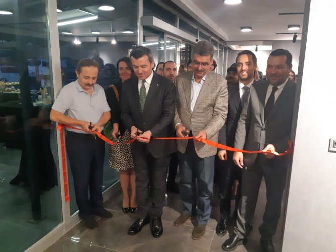 “Bu Cihan’ın Sultanları” Resim Sergisi Ziyaretçilere Açıldı