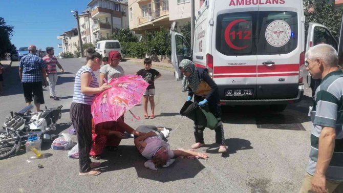 Kazada Yaralanan Kadına Şemsiyeli Koruma